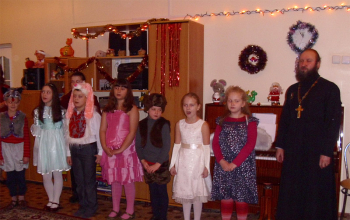 Кружок «Светлячок» с Рождественскими поздравлениями в «Дом малютки»
