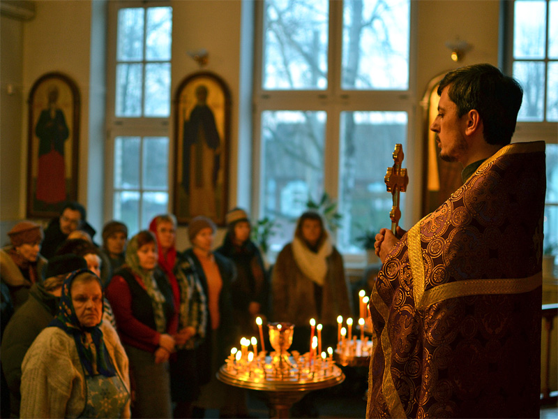 Чин прощения в храме как проходит. Чин прощения в прощенное воскресенье. Чин прощения в храме. Прощеное воскресенье в храме. Чин прощения богослужение.