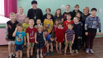 Иерей Александр Лукьянович посетил и поздравил воспитанников детского социального приюта 