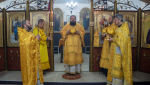 Божественная литургия в криптовом храме прихода святого великомученика Георгия Победоносца