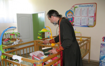 48 воспитанников Борисовского дома ребенка причастились Святых Христовых Таин