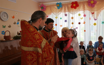 48 воспитанников Борисовского дома ребенка причастились Святых Христовых Таин