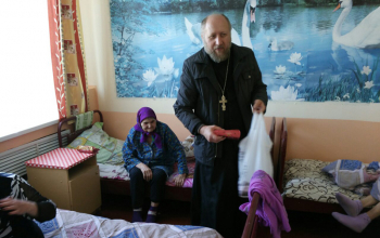 Поздравление с Пасхой пожилых людей, проживающих в социальных учреждениях