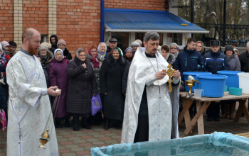 Освящение воды в храме Рождества Христова в Крещенский сочельник