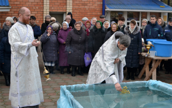 Освящение воды в храме Рождества Христова в Крещенский сочельник