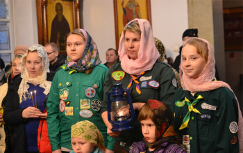 В храм Рождества Христова доставлен Вифлеемский огонь