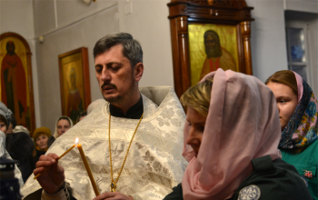 В храм Рождества Христова доставлен Вифлеемский огонь