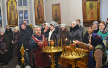 В храм Рождества Христова доставлен Вифлеемский огонь