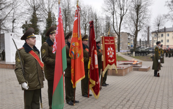 Церемония возложения цветов к памятнику «Жертвам фашизма»