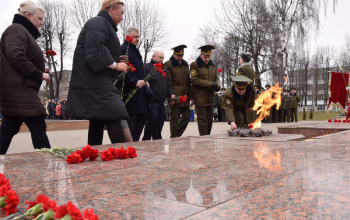 Церемония возложения цветов к памятнику «Жертвам фашизма»