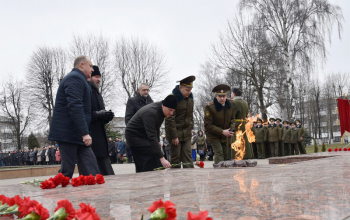 Церемония возложения цветов к памятнику «Жертвам фашизма»
