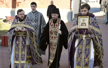 Икона и частица святых мощей священномученика Харалампия Магнезийского