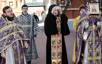 Икона и частица святых мощей священномученика Харалампия Магнезийского