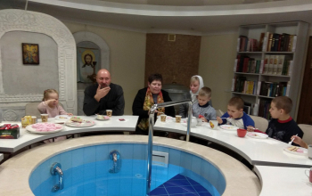 Первоклассники с родителями посетили храм Святой Живоначальной Троицы