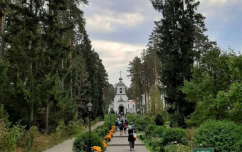  В монастырь отправились сотрудники Борисовского роддома
