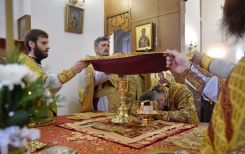 Предстоятель Белорусской Православной церкви совершил Божественную литургию в кафедральном соборе Воскресения Христова
