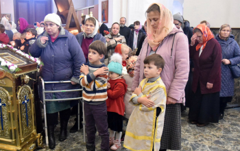 Предстоятель Белорусской Православной церкви совершил Божественную литургию в кафедральном соборе Воскресения Христова