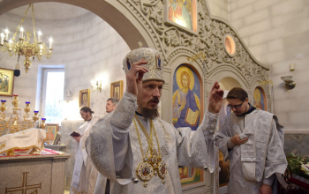 Митрополит Вениамин возглавил Литургию в Богоявленском храме