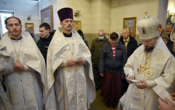 Митрополит Вениамин возглавил Литургию в Богоявленском храме