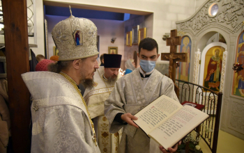 Митрополит Вениамин возглавил Литургию в Богоявленском храме