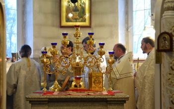 Митрополит Вениамин возглавил Литургию в Богоявленском храме