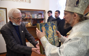 Митрополит Вениамин возглавил литургию в домовом храме в честь святителя Саввы Сербского