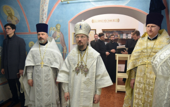 Митрополит Вениамин возглавил литургию в домовом храме в честь святителя Саввы Сербского