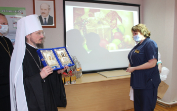 Митрополит Вениамин встретился с многодетными семьями в Борисове