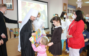 Митрополит Вениамин встретился с многодетными семьями в Борисове