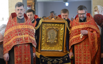 Мироточивая икона Пресвятой Богородицы «Умиление» в храме Рождества Христова