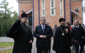 Губернатор Минской области Александр Турчин и митрополит Вениамин посетили строящийся церковно-приходской дом прихода храма Рождества Христова