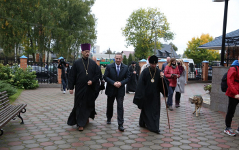 Губернатор Минской области Александр Турчин и митрополит Вениамин посетили строящийся церковно-приходской дом прихода храма Рождества Христова