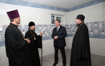 Губернатор Минской области Александр Турчин и митрополит Вениамин посетили строящийся церковно-приходской дом прихода храма Рождества Христова