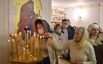 Патриарший Экзарх освятил нижний придел Князь-Владимирского храма