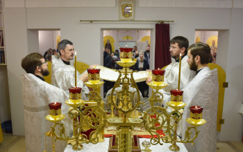 Патриарший Экзарх освятил нижний придел Князь-Владимирского храма