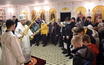Патриарший Экзарх освятил нижний придел Князь-Владимирского храма