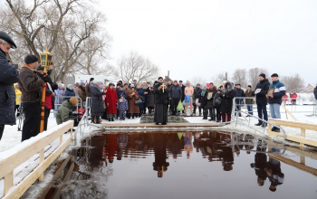 Крестный ход, освящение воды, окунание в Березине
