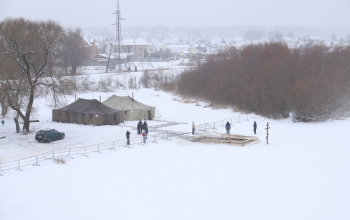Крестный ход, освящение воды, окунание в Березине
