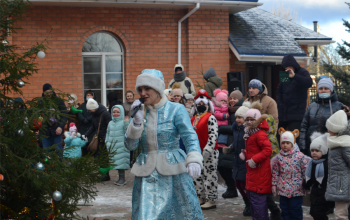 Праздничная елка в храме Рождества Христова