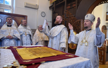 Патриарший Экзарх совершил Божественную литургию в храме Рождества Христова