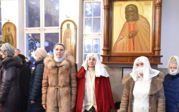 Патриарший Экзарх совершил Божественную литургию в храме Рождества Христова