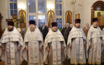 Патриарший Экзарх совершил Божественную литургию в храме Рождества Христова