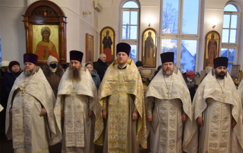 Патриарший Экзарх совершил Божественную литургию в храме Рождества Христова