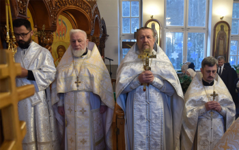 Патриарший Экзарх совершил Божественную литургию в храме Рождества Христова