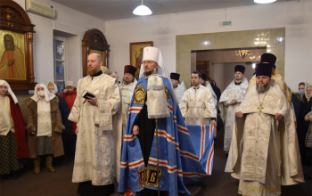 Патриарший Экзарх совершил Божественную литургию в храме Рождества Христова