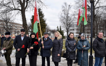 Торжественная церемония возложения цветов к памятнику «Жертвам фашизма»