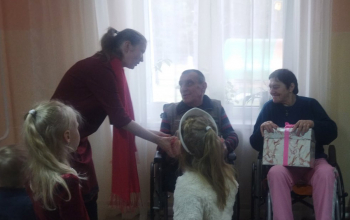 Поздравление с Пасхой проживающих в больницах сестринского ухода и в государственных социальных учреждениях