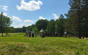 Протоиерей Павел Яцукович освятил место под строительство храма на территории мемориального комплекса «Хатынь»