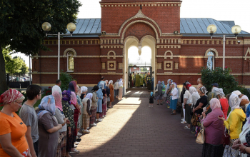 Ковчег с мощами преподобного Сергия Радонежского и икона святого в Борисовской епархии