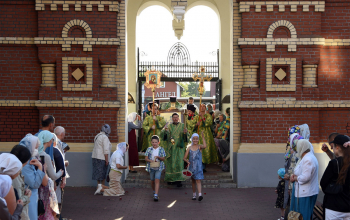 Ковчег с мощами преподобного Сергия Радонежского и икона святого в Борисовской епархии